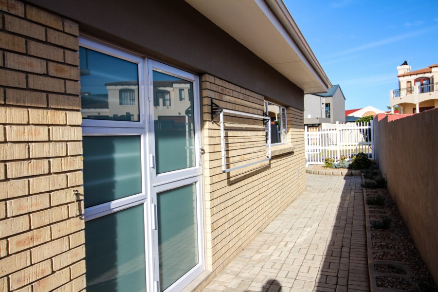 4 Bedroom Property for Sale in Menkenkop Western Cape